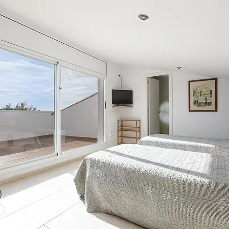 Fantastica Casa Con Piscina En Dom wakacyjny Vilanova i la Geltrú